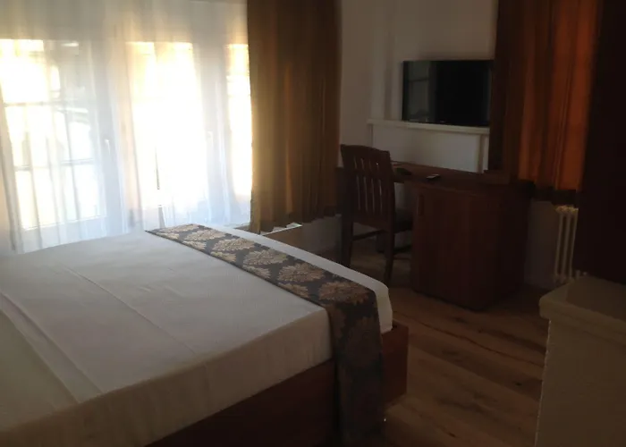 מלון Old Town 4*